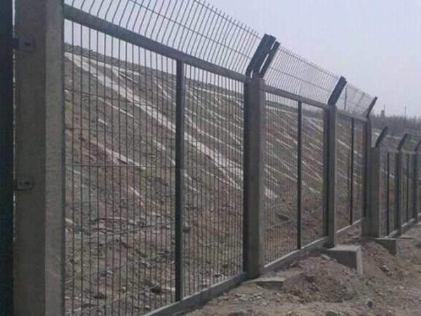 鐵路防護(hù)網(wǎng) - 安平縣秉德絲網(wǎng)制品有限公司圖片3