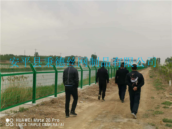 南水北調(diào)水庫(kù)護(hù)欄網(wǎng) 水源地護(hù)欄網(wǎng) 水庫(kù)護(hù)欄網(wǎng)圖片3