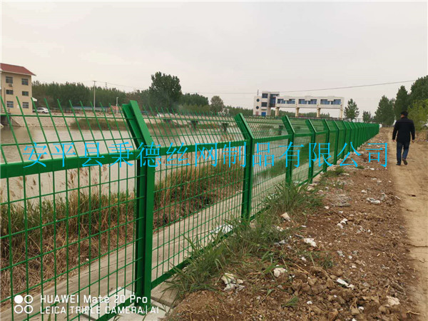 南水北調(diào)水庫(kù)護(hù)欄網(wǎng) 水源地護(hù)欄網(wǎng) 水庫(kù)護(hù)欄網(wǎng)圖片4