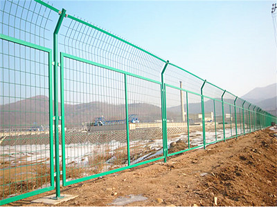 高速框架護(hù)欄網(wǎng)