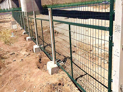 8002鐵路護(hù)欄圖片2