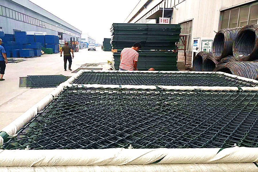 勾花護欄網(wǎng) - 安平縣秉德絲網(wǎng)制品有限公司圖片2